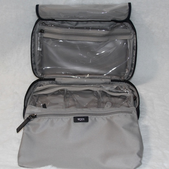 NEW! TUMI Voyageur Madeline Cosmetic Bag Toiletry Travel Bag Indigo - Picture 9 of 9